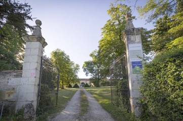 Chambre d’hôte pour 6 personnes, avec jardin ainsi que vue et piscine dans le Gers