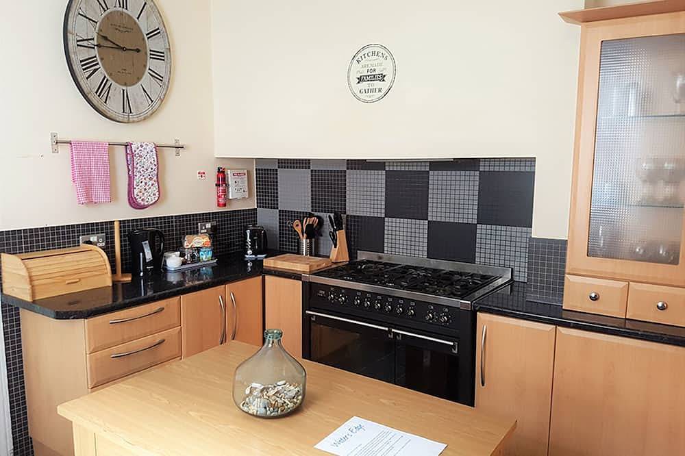 Entire apartment, Water's Edge - Sea Front Self Catering Apartment in the Heart of Swanage in Swanage, Dorset