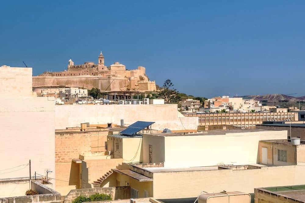 Ganze Wohnung, Modern 3rd floor penthouse + air conditioning in a perfect location in Victoria in Victoria (Malta), Gozo