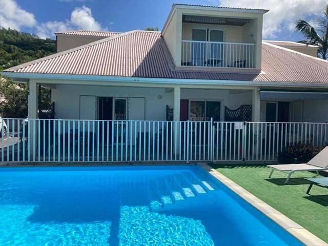 Appartement de vacances pour 2 personnes, avec terrasse ainsi que vue et piscine