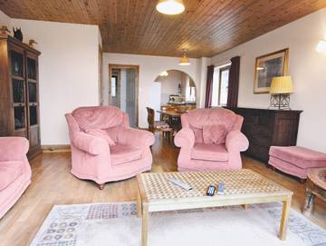 Log Cabin for 4 People in Carmarthenshire, South-Wales, Photo 1