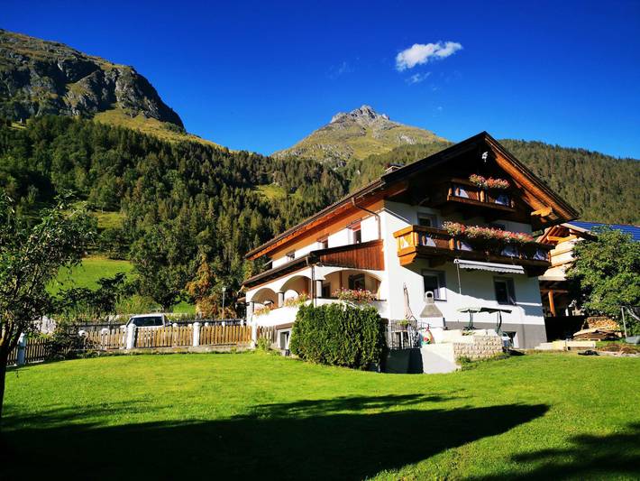 Ferienwohnung für 4 Personen, mit Terrasse und Garten sowie Ausblick
