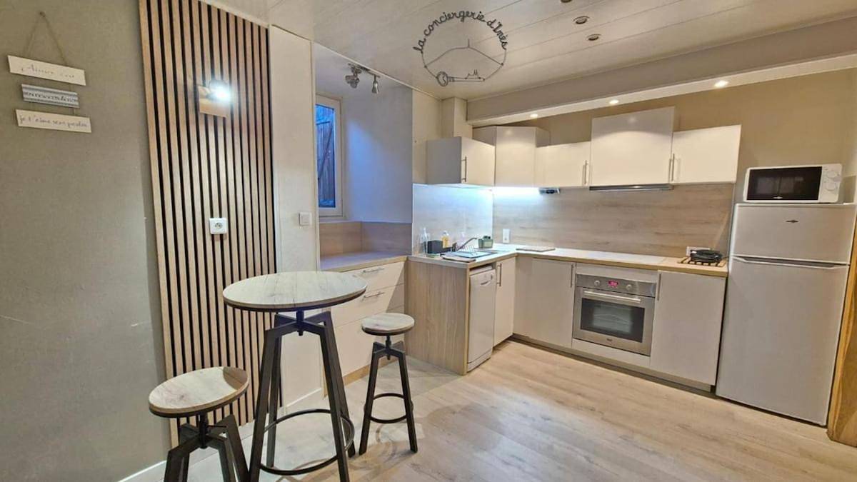 Appartement entier, One-Bedroom Apartment in Clermont-Ferrand, Parc naturel régional des Volcans d'Auvergne