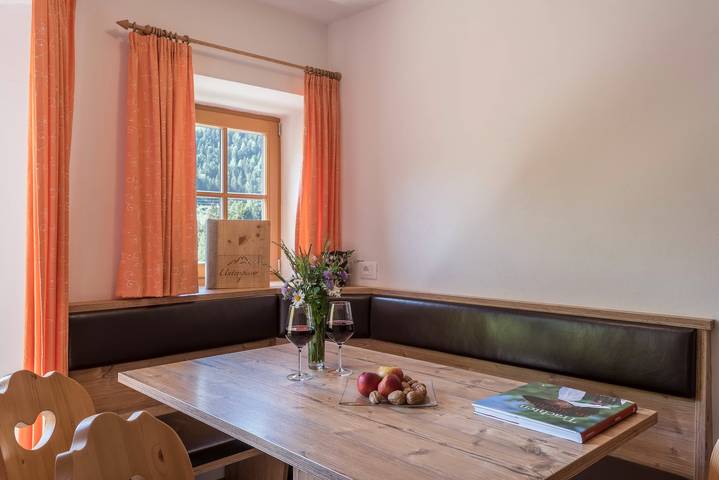 Appartement entier, Appartement "Ringelblume Biohof Unterspisser" avec vue sur les montagnes, balcon et Wi-Fi in San Pietro in Valle, Laion