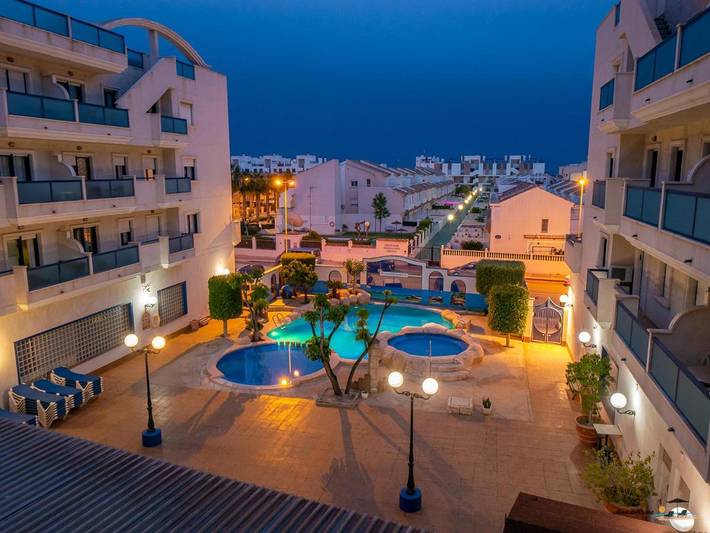 Apartahotel para 4 personas, con Balcón y Terraza además de Piscina y Vistas en Orihuela