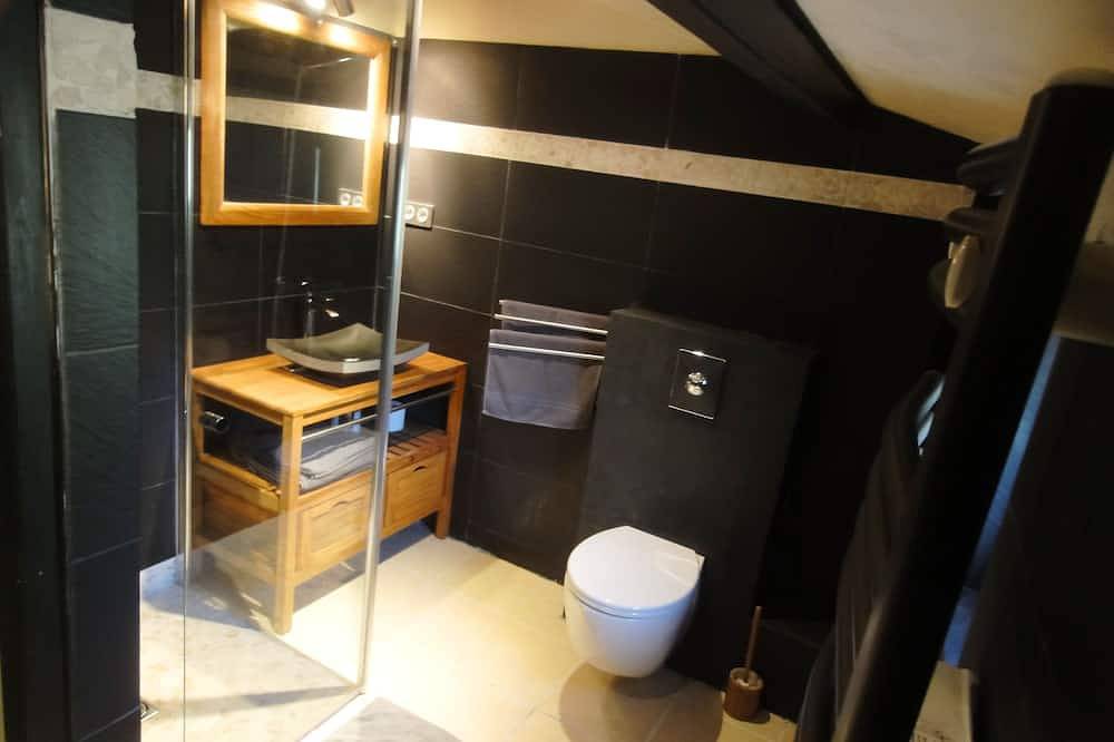 Apartamento entero, 100% Uzès! 70m² aire ac., pisc. 10X5m, terraza, 2 dormitorios, jardín 1 ha, Wifi in Uzès, Region de Nimes