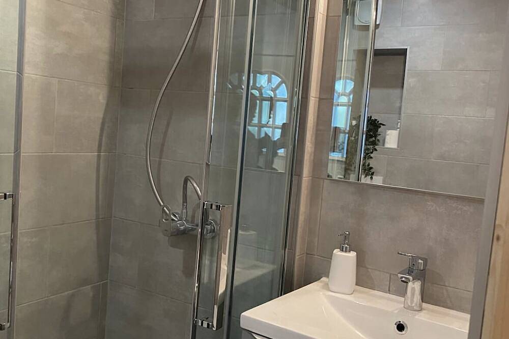 Entire apartment, Studio de Plan Pied in Châteauneuf-Grasse, Cannes region