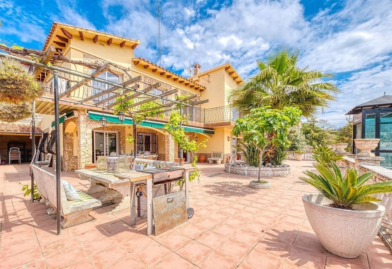 Villa "Costacabana - Dolce Vita" avec piscine privée, terrasses privées & Wi-Fi in Central Lloret de Mar, Lloret de Mar