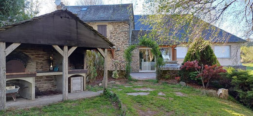 Location de vacances pour 15 personnes, avec jardin et vue, animaux acceptés à Saint-Côme-d'Olt - 2