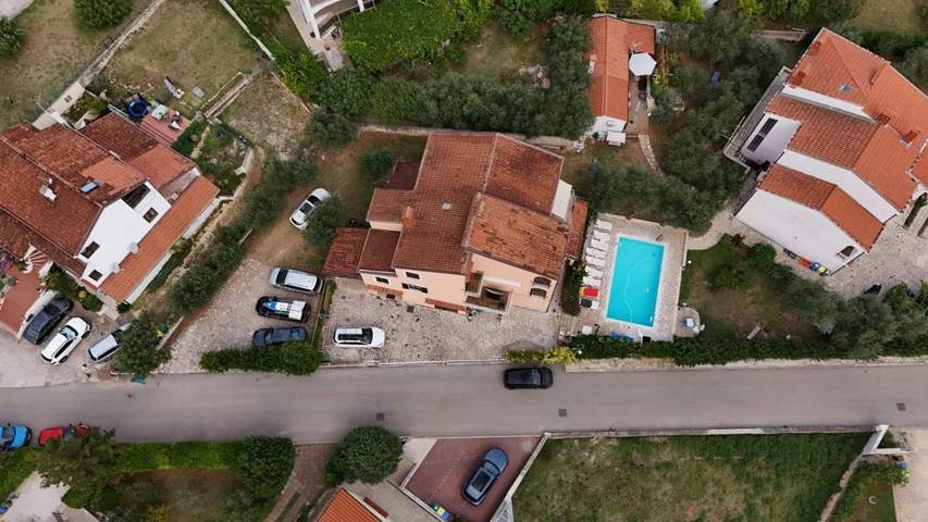 Maison d’hôte pour 4 personnes, avec terrasse ainsi que jardin et piscine à Pula - 2