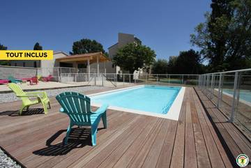 Gîte pour 15 personnes, avec piscine ainsi que jardin et terrasse à La Bâtie-Rolland