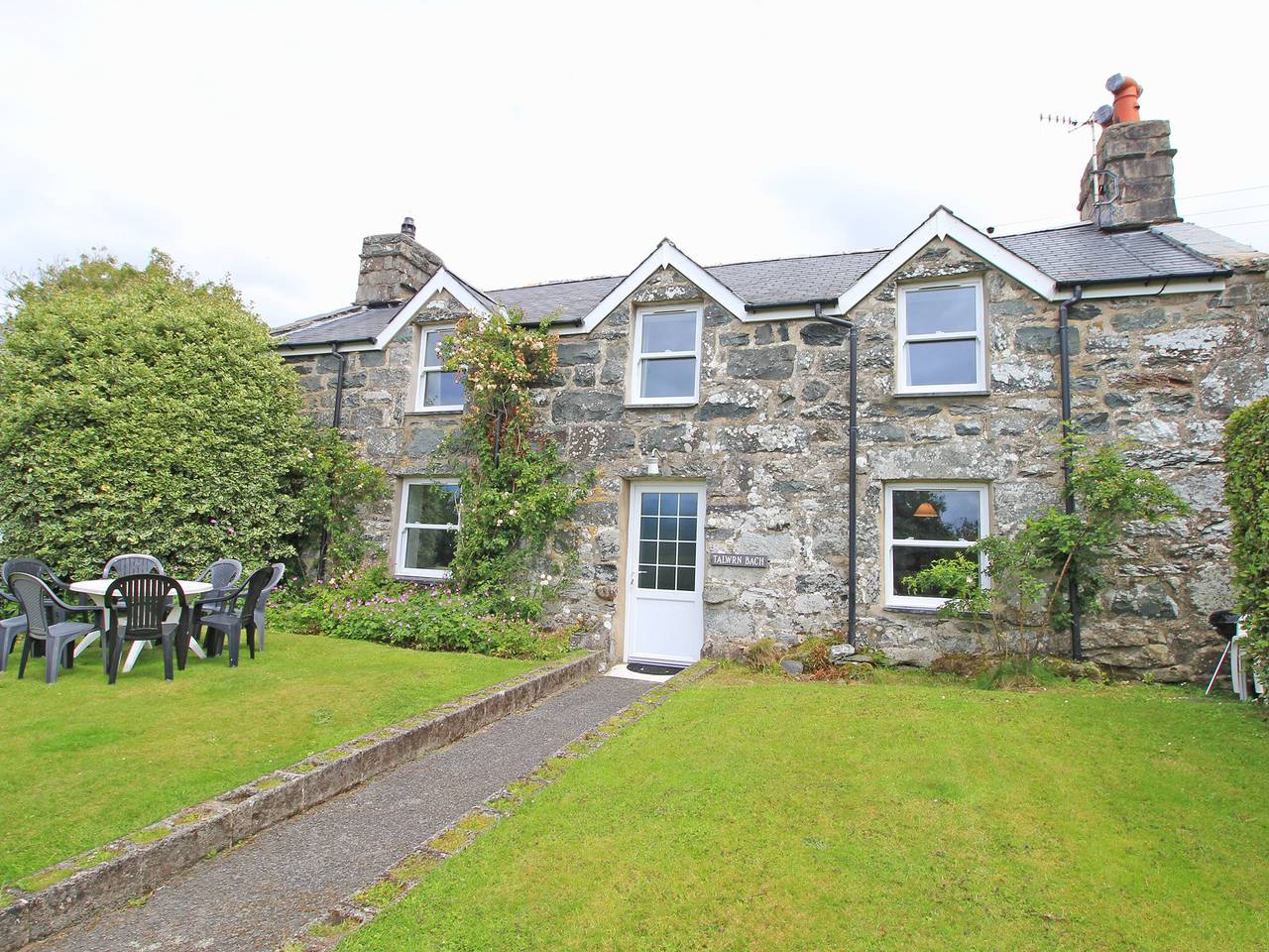 Holiday Letting for 10 People in Llanbedr, Gwynedd