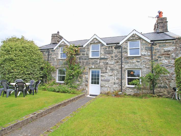 Holiday letting for 10 people, with garden in Llanbedr