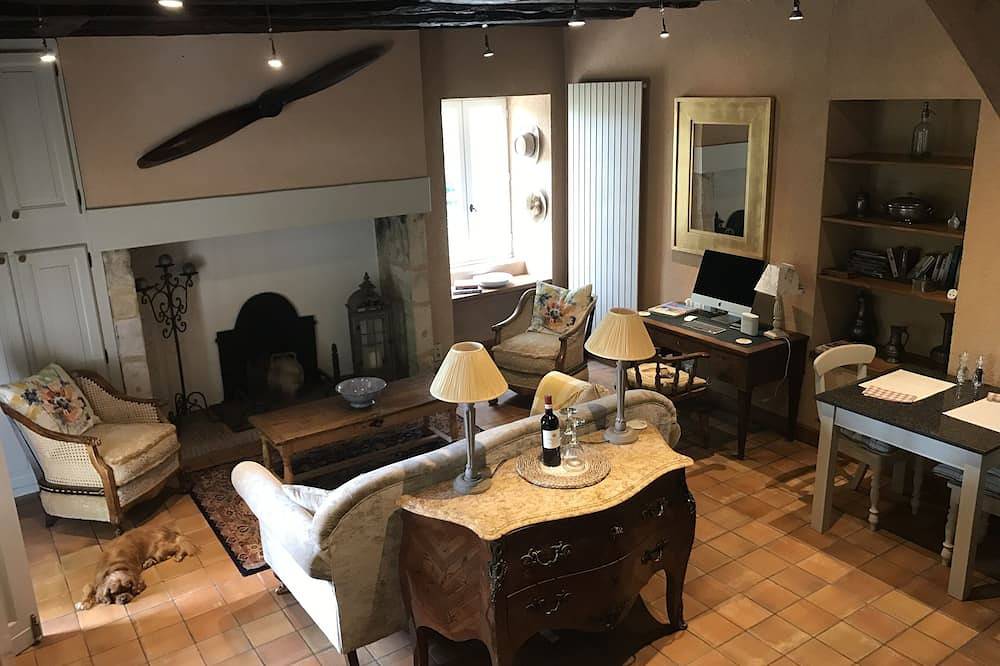 La Jolie cottage,  a lovely retreat for a couple with heated pool in Saint-Germain-des-Prés, Périgord Vert