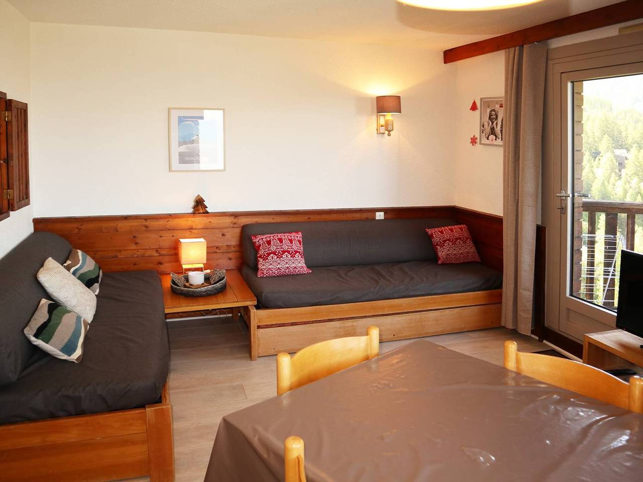 Entire apartment, 2-room apartment, 4/5 pers, ski-in/ski-out, parking, Wifi, pets allowed in Les Orres, Écrins National Park