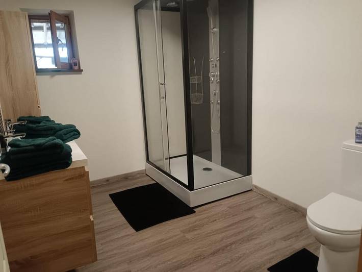 Gîte pour 4 personnes, avec terrasse ainsi que jardin et vue à Magnac-Laval - 3