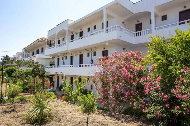 Maison d’hôte pour 3 personnes, avec Balcon et Terrasse ainsi que Jardin et Vue