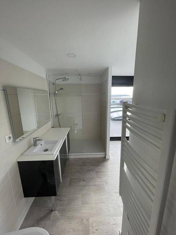 Location de vacances pour 8 personnes, avec terrasse et jardin ainsi que piscine et vue à Poussan - 3