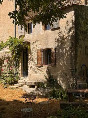Gîte pour 2 personnes, animaux acceptés à Buoux