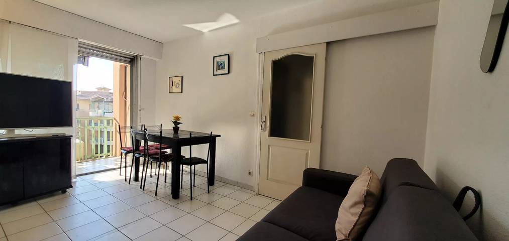 Gîte pour 4 personnes, avec terrasse dans Plage du Capitole - 2