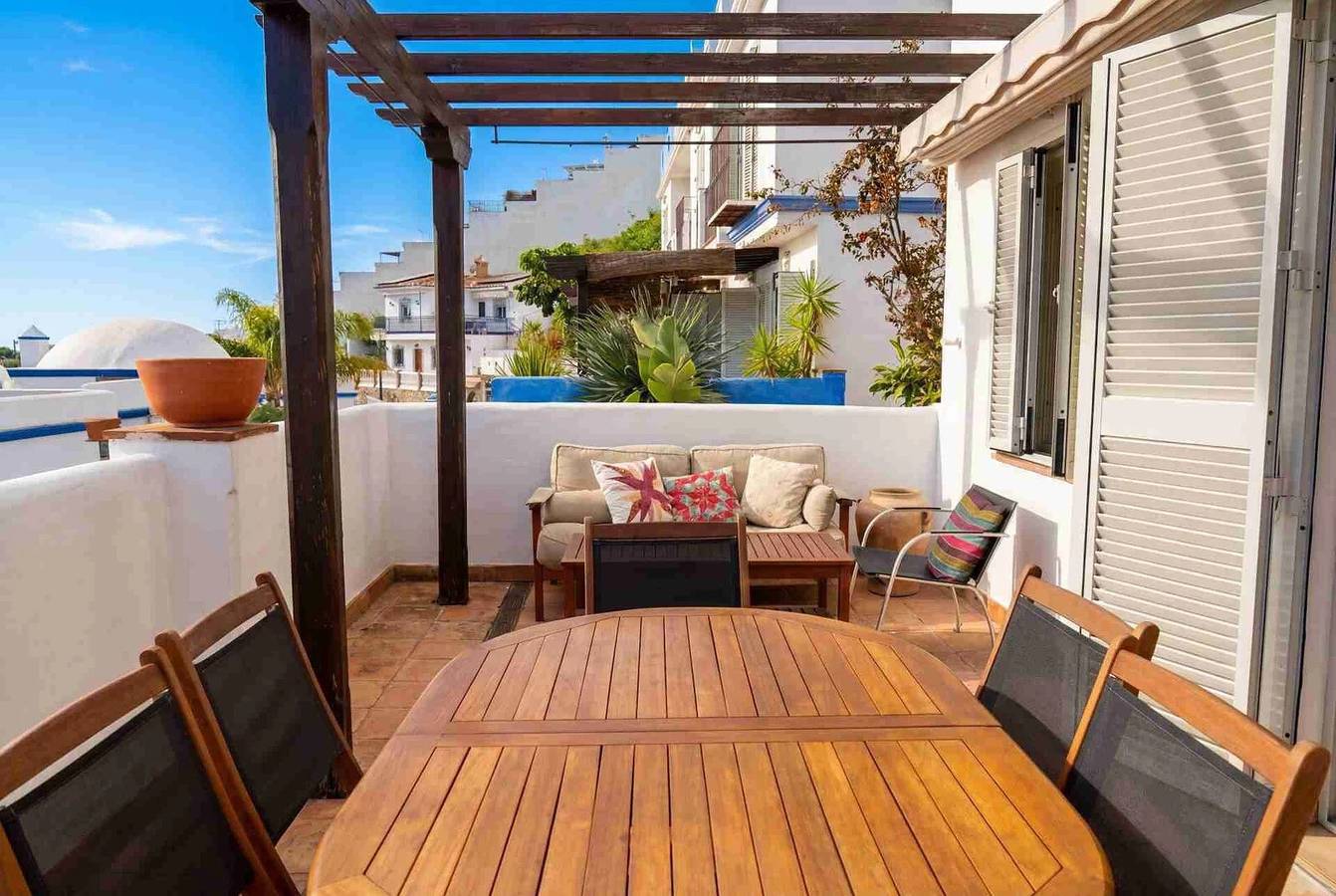 Appartement entier, Appartement "Oasis Quitapenas" Arroyo Marinos avec piscine, terrasse partagée et Wi-Fi in Playa San Cristobal, Almuñecar