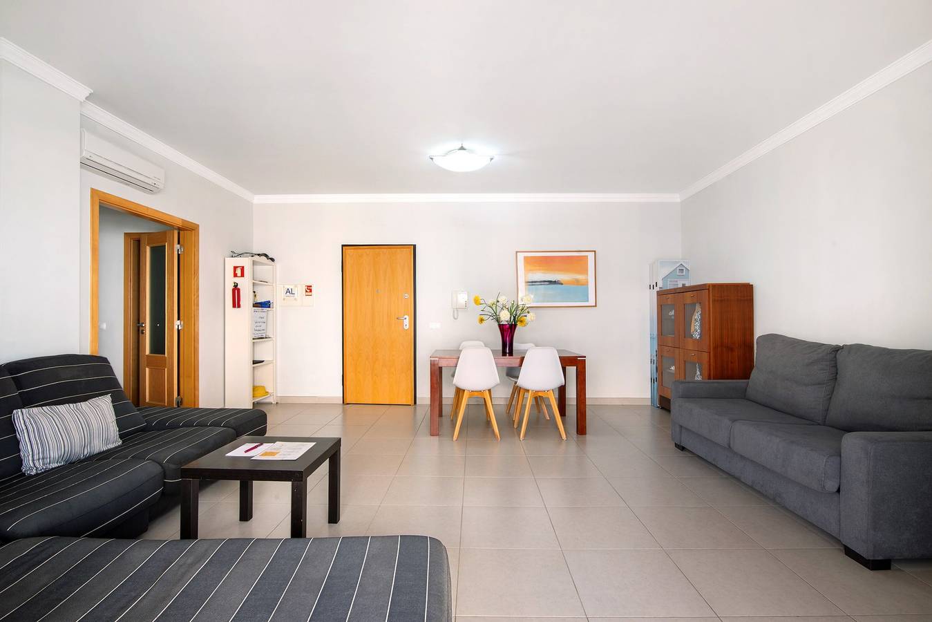 Apartamento inteiro, Apartamento 'Apartamento Armação De Pera' com Piscina Partilhada, Wi-Fi e Ar Condicionado in Armação de Pêra, Distrito de Faro