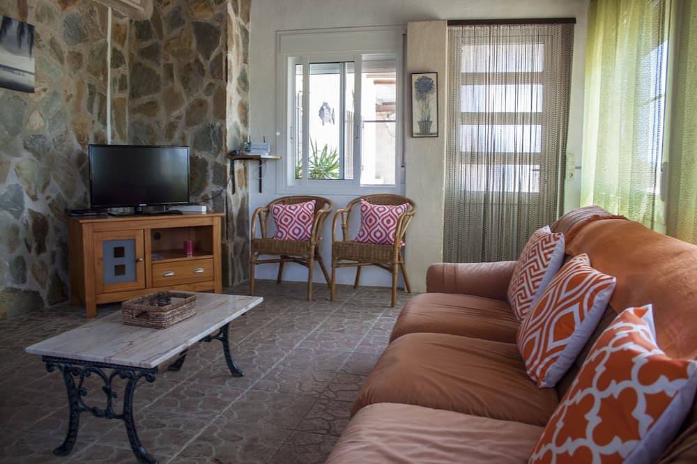 Villa con piscina, barbacoa, wifi gratis, playa a 3km in Tierras del Ebro, Delta del Ebro