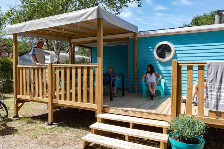 Camping pour 4 personnes, avec jardin ainsi que piscine et bassin pour enfant, animaux acceptés