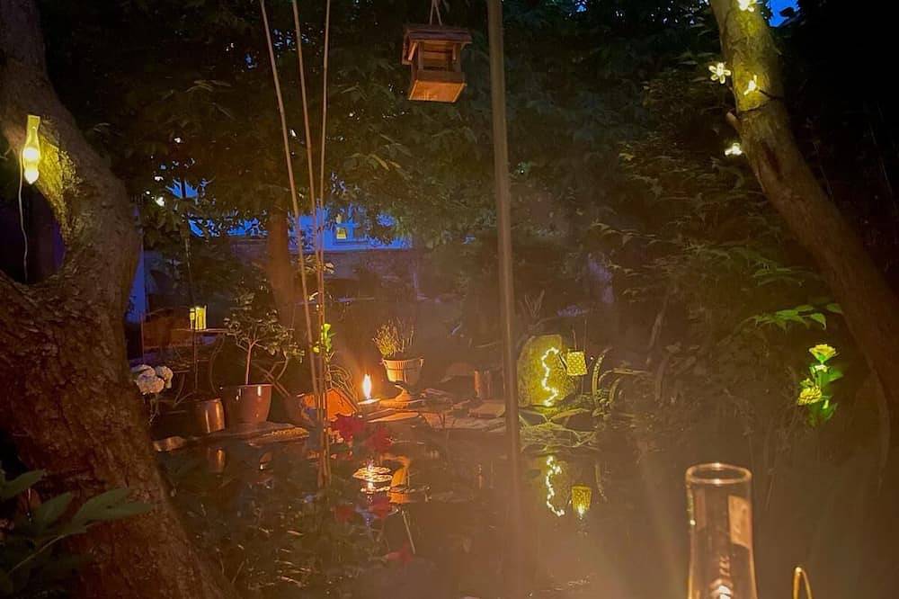 Ganze Wohnung, Hochwertige Ferienwohnung am historischen Dorfanger zwischen Elbe und Weinbergen in Radebeul, Meißen Region