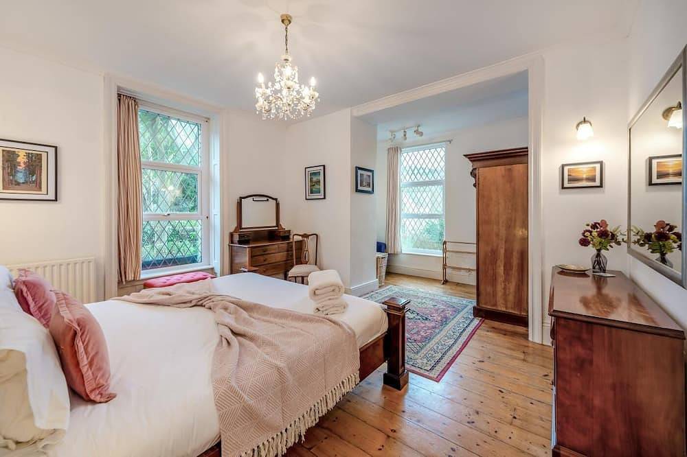 5 Bed in Mortehoe (oc-haro10) in Woolacombe, Devon