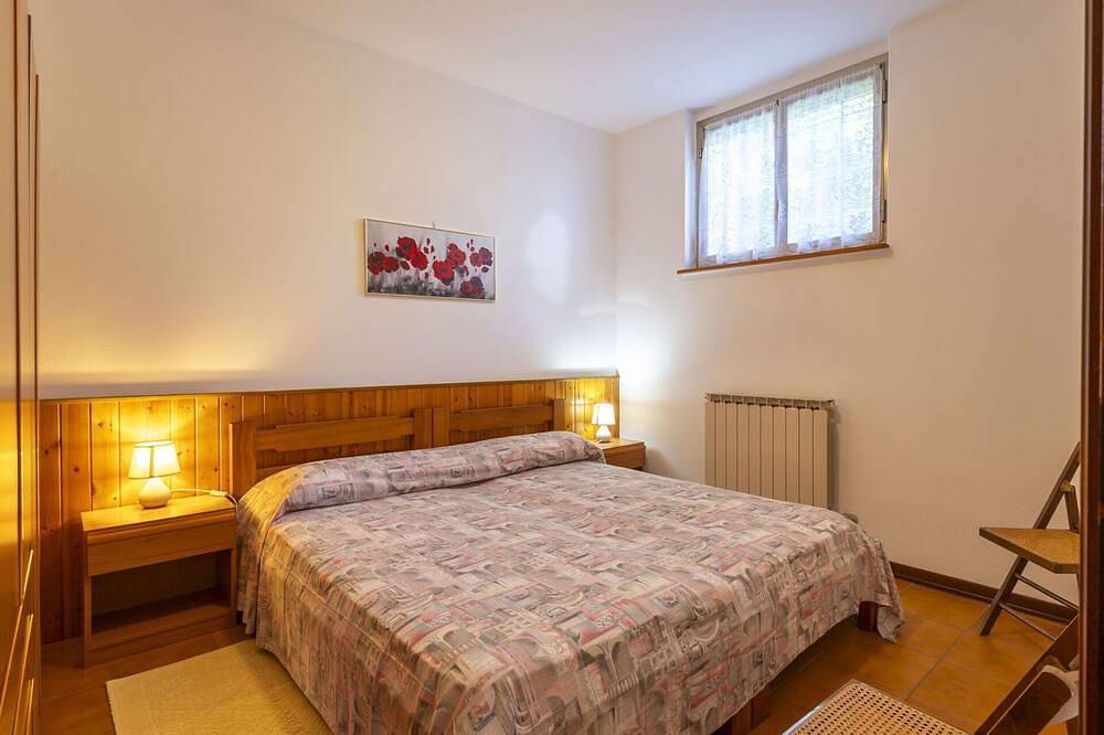 Entire apartment, Lovely apartment for 4 guests with Wifi, Tv, patio, pets allowed and parking in Trarego Viggiona, Ticino Alps and Verbano
