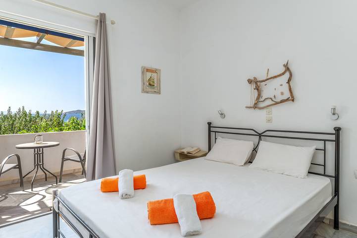 Location de vacances pour 3 personnes, avec balcon et jardin dans Andros - 2