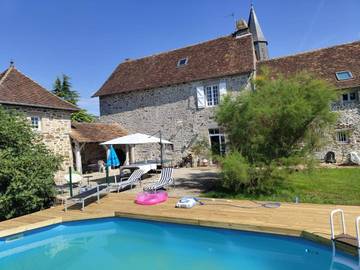 Chambre d’hôte pour 2 personnes, avec vue et piscine ainsi que jardin et terrasse à La Porcherie