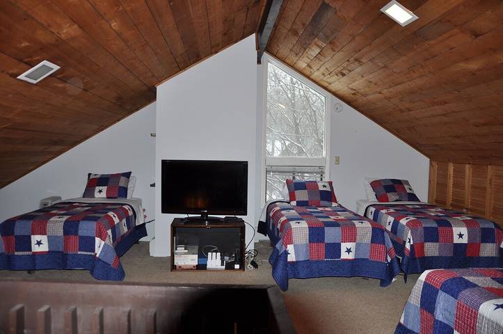 Vacation rental for 8 people, with pool and terrace in Ludlow