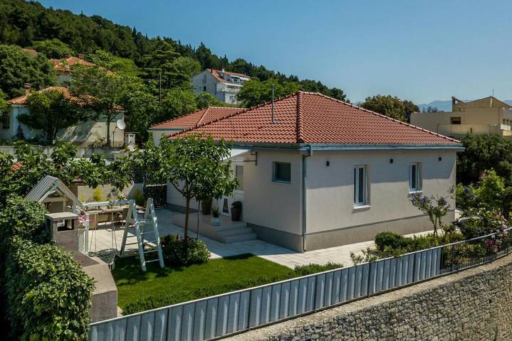 Villa für 5 Personen, mit Garten und Ausblick sowie Pool in Split - 4