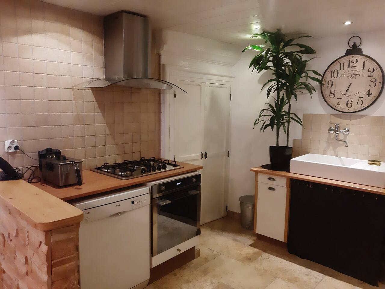 Ganze Wohnung, Willkommens-Apartment in Beaucaire - 90 m², ideal für Familien in Beaucaire, Nimes und Umgebung
