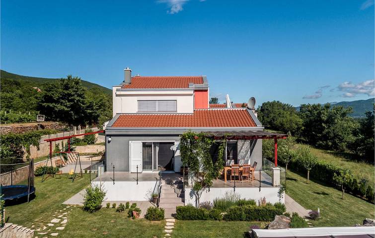 Reizende 1-Zimmer-Wohnung mit Pool, WLAN und Parkplatz in Dalmatinisches Zagora