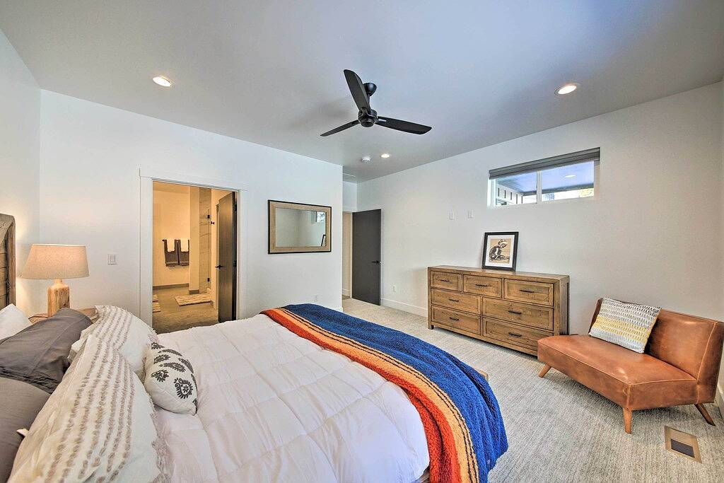 Elegant Priest Lake Townhome ~ 1 Mi From Lake in Kaniksu Nationalwald