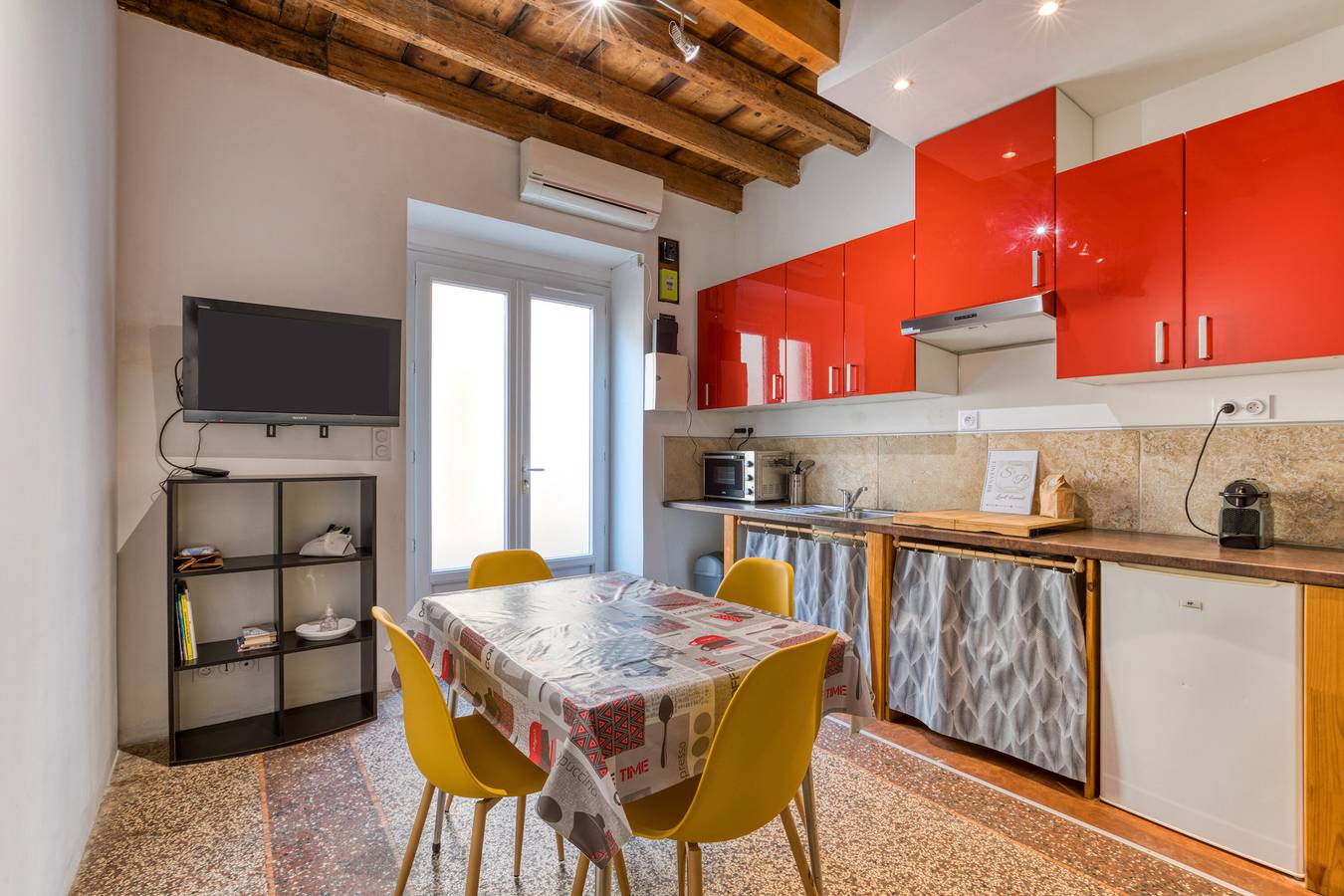 Appartement entier, Appartement "Maison" avec Wi-Fi et climatisation in Arles, Région d'Arles