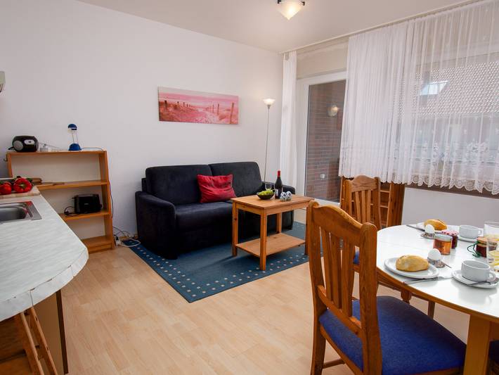 Ferienwohnung für 4 Personen, mit Balkon und Terrasse sowie Garten in Norddeich - 2