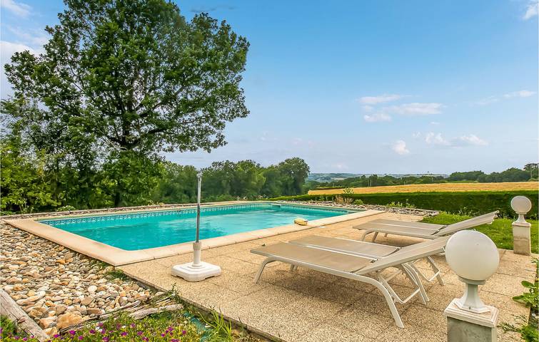 Beauville Apartment: Pool, Parking, Garden, 1km to Center in Beauville (Aquitaine), Quercy