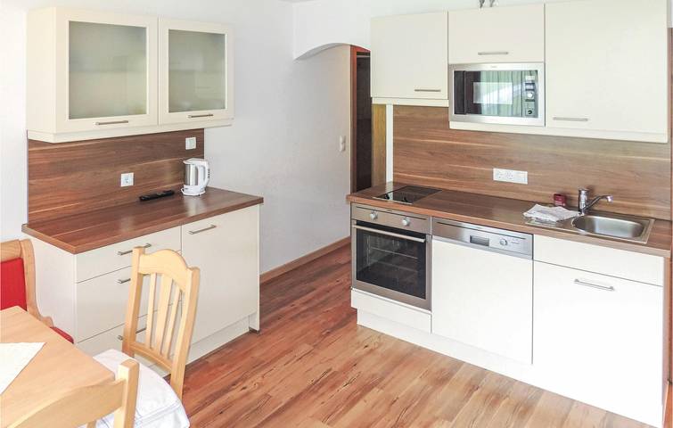 Ganze Ferienwohnung, Gemütliche 70 m² große Ferienwohnung in der Nähe des Skigebiets und von Restaurants, mit Parkplatz und WLAN in Flachau, Ski Amadé