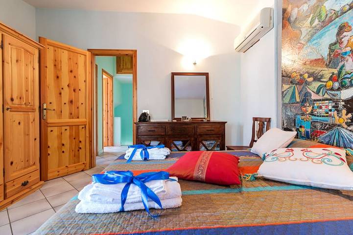 Calagonone Villa with garden bbq, WiFi / AC --- Iun Code: in Cala Gonone, Dorgali