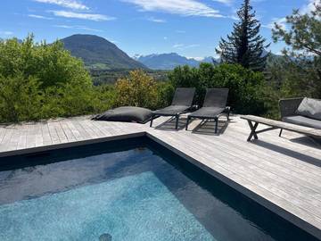 Cottage pour 6 personnes, avec piscine ainsi que vue et jardin à Argonay
