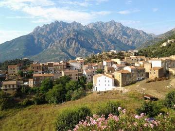 Gîte pour 6 personnes, avec vue et balcon à Moltifao