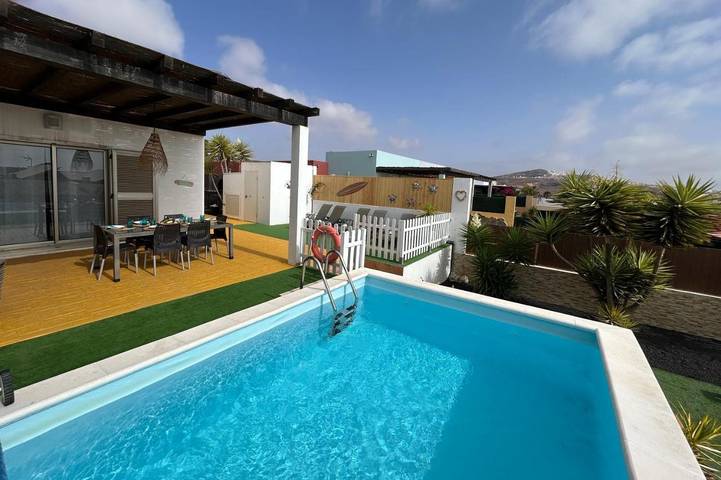 Chalet para 6 personas, con piscina además de jardín y vistas, Se admiten mascotas en Las Salinas