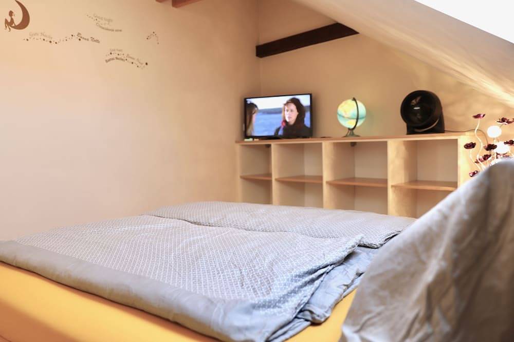Ganze Wohnung, Ferienwohnung, 80qm, 1 Schlafzimmer, 1 Wohn-Schlafzimmer, max. 4 Personen in Wilsdruff, Osterzgebirge