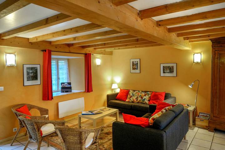 Gîte du châtelet, 10-12 personnes, en auvergne in Manglieu, Parc Naturel Régional Livradois-Forez