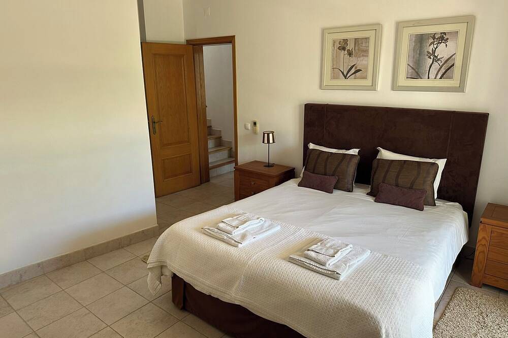 Deluxe Golf Townhouse Nur 5 Minuten vom Strand entfernt in Budens, Faro Distrikt