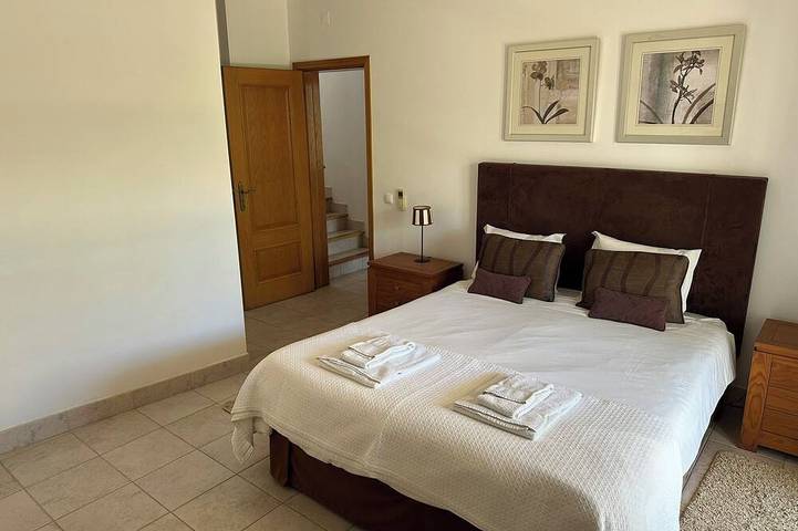 Deluxe Golf Townhouse Nur 5 Minuten vom Strand entfernt in Budens, Faro Distrikt